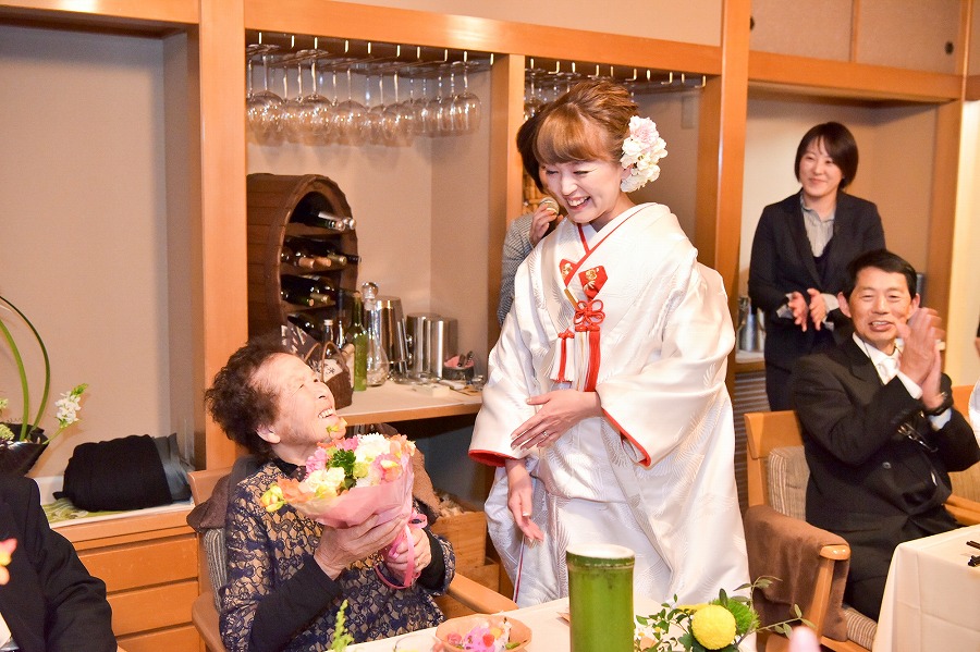 パーティーのテイストは様々 
お好みの雰囲気で
結婚式をもっと幸せにしよう