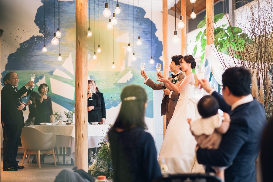オープンキッチンが魅せるライブ感
結婚式ごと違うおもてなしメニュー
絶賛 山梨フレンチが1番の演出
