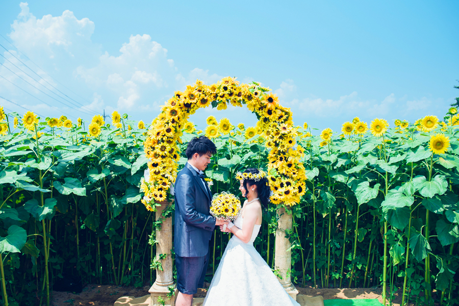 <7~9月におすすめスタイル>
新郎新婦各1点衣装レンタル無料!
夏リゾート挙式&ピオニエパーティー
「夏色ウェディング」コラボPLAN